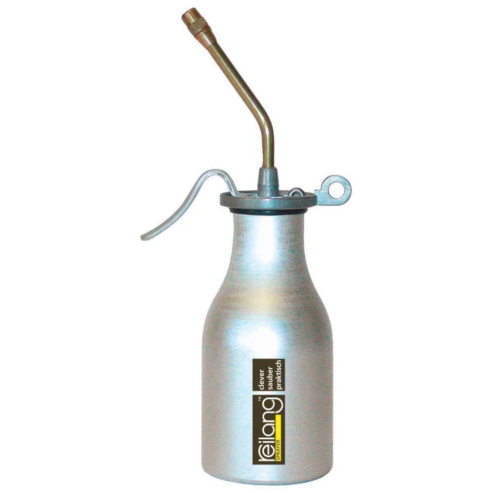 Oil can with spray nozzle